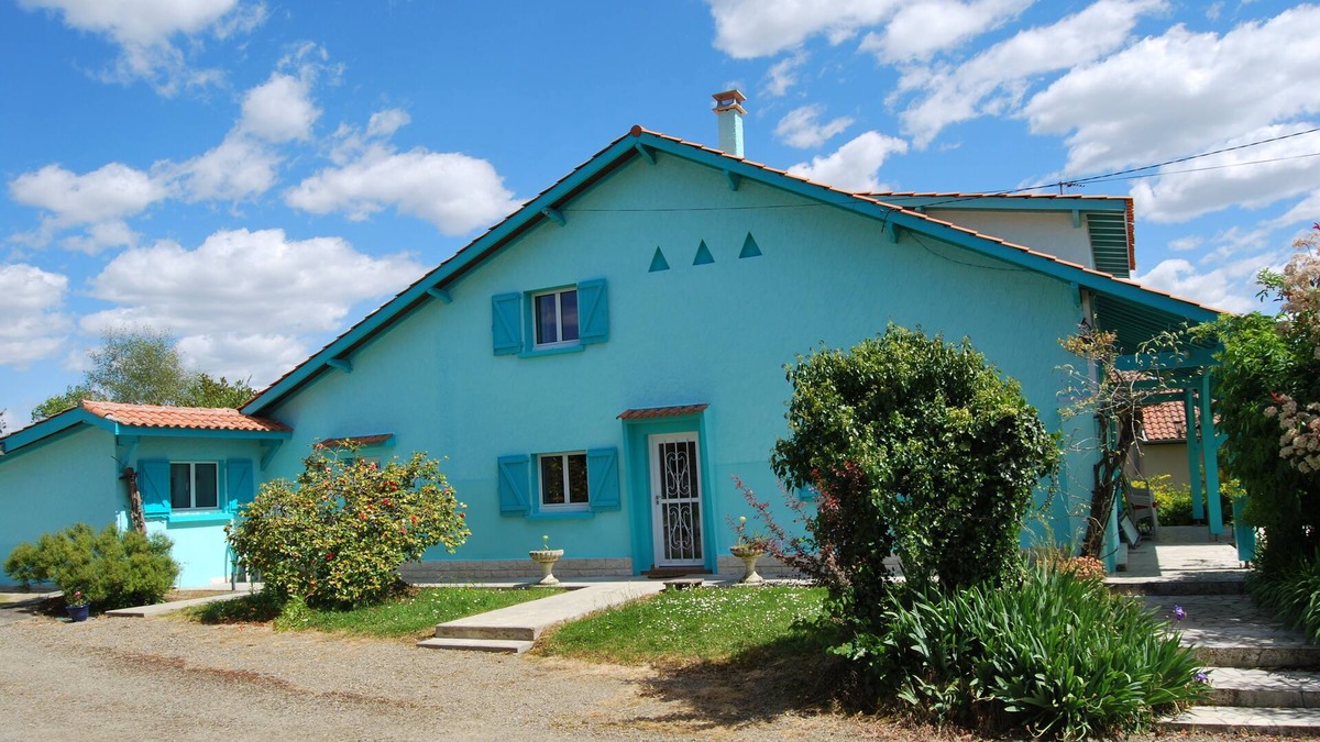Saint-Loubouer Apartment | 2 Room Appartement surrounded by extensive garden with pool