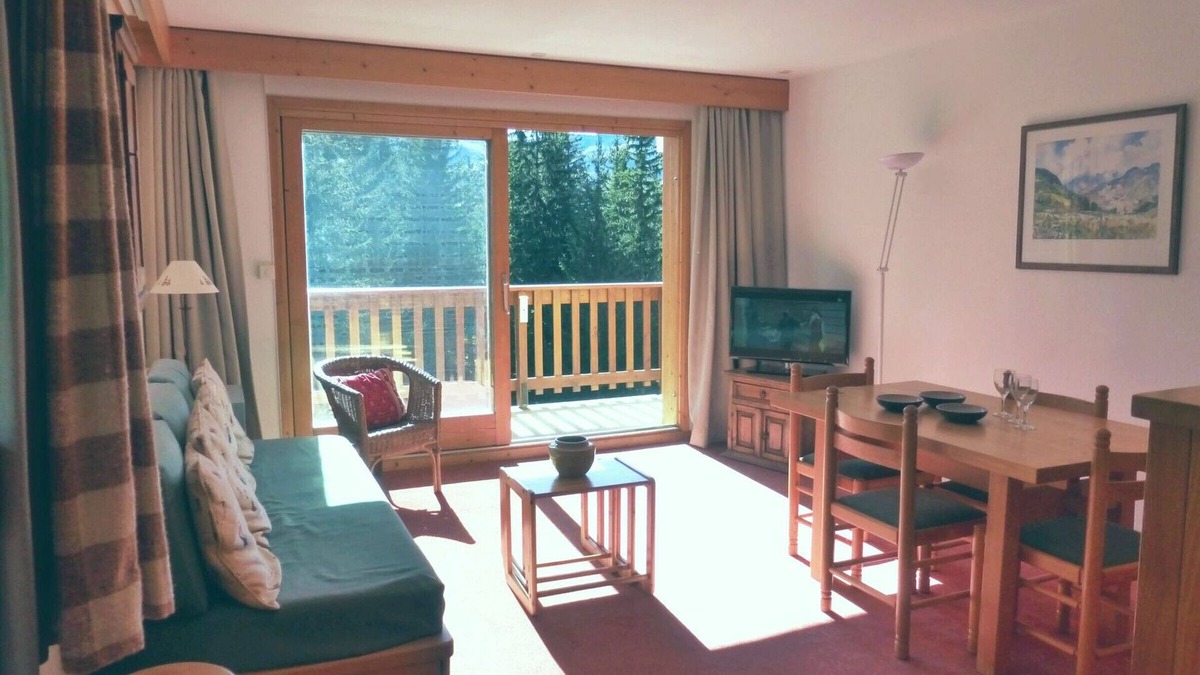 Meribel Apartment | 2-room cabin for 6, Méribel Altiport, ski-in/ski-out, mountain views, pets welcome, free Wi-Fi