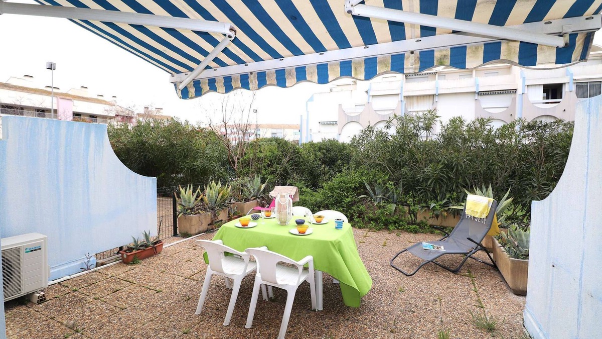 Le Grau-Du-Roi Apartment | 2 room cabin swimming pool air conditioning loggia and terrace