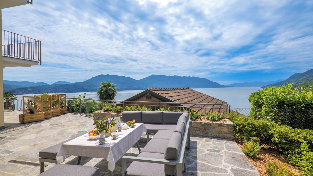 Cannero Riviera Apartment | 2-room corner apartment with terrace and two bathrooms