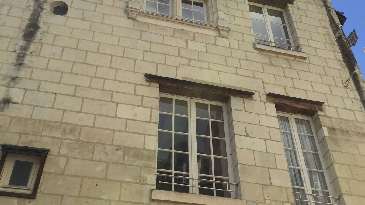 Chinon Apartment | 2 room furnished apartment rental in CHINON in the heart of the medieval town. R + 2