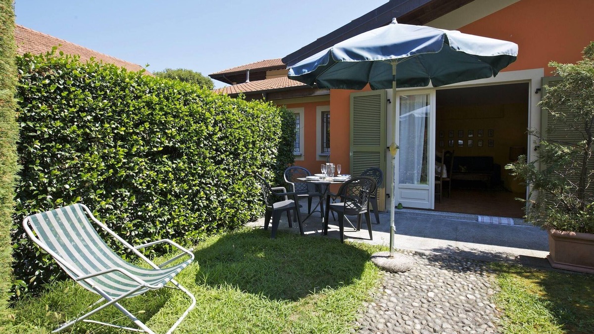 Intra House | 2-room house with private terrace and garden in a quiet & sunny location