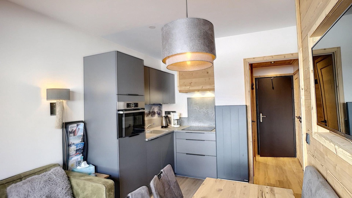 Les Bruyeres Apartment | 2-room renovated, 4 pers, ski-in/ski-out, balcony, WiFi!
