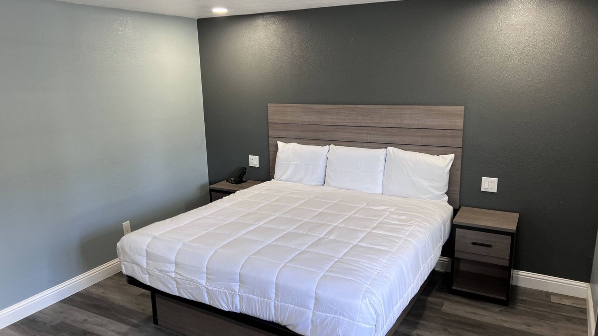 Seabright Hotel | 2 Room Suite - Indoor Pool and Spa - Walk to the Boardwalk