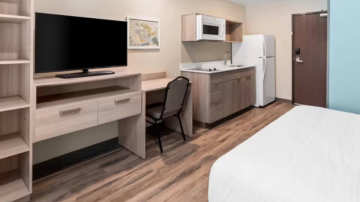Greenville - Spartanburg Hotel | 2 Rooms Ideal for Long Stays Near Frankie’s Fun Park – Just 6 Km Away