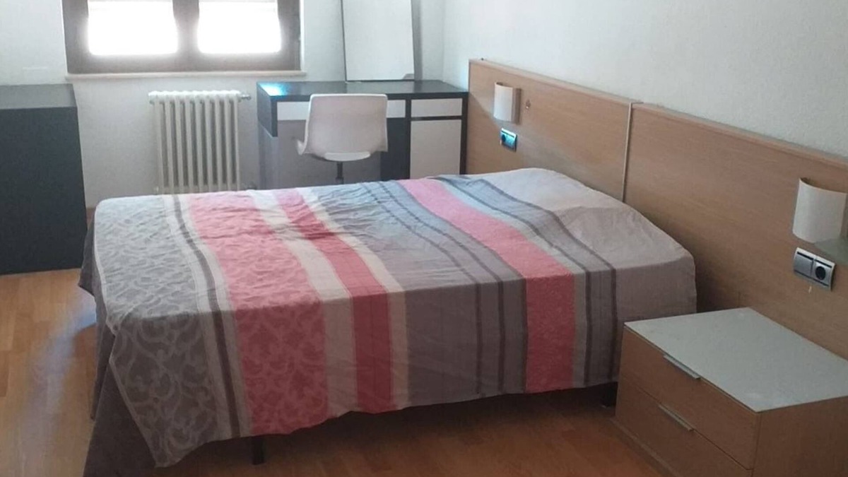 Rollo House | 2 Rooms in shared Flat , Central Heatering WIFI , big rooms , with doble bed
