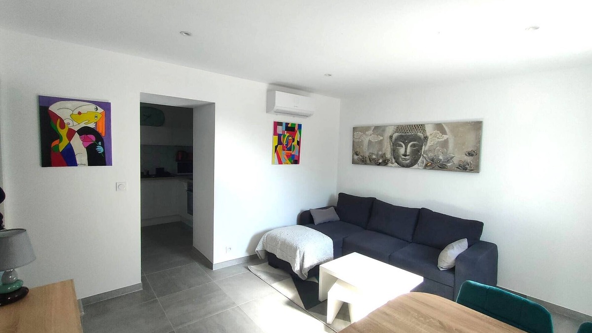 Bedarieux Apartment | 2 rooms on the ground floor with air conditioning