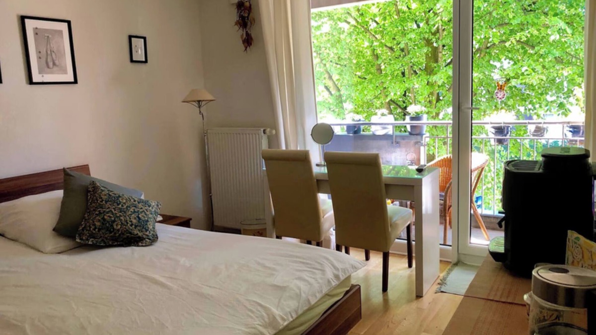 Altona-Altstadt Apartment | 2 rooms with balcony in Altona with breakfast snack