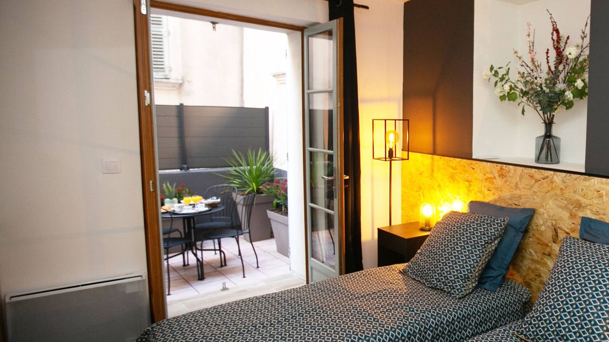 Old Town Apartment | 2 rooms with patio - center of Toulon
