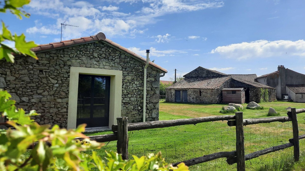 Bressuire Apartment | 2-seater studio near Puy du Fou