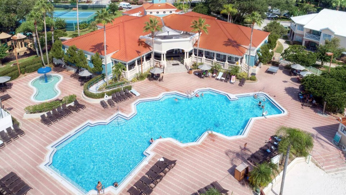 West Kissimmee House | 2 Spacious Suite with Hot Breakfast & Pool—Minutes from Theme Parks