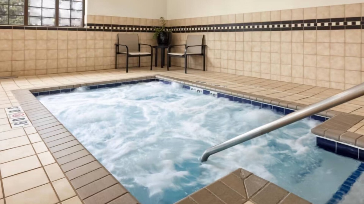 West Bloomington Hotel | 2 Spacious Suites Near Mall of America, MSP Airport & Downtown Minneapolis