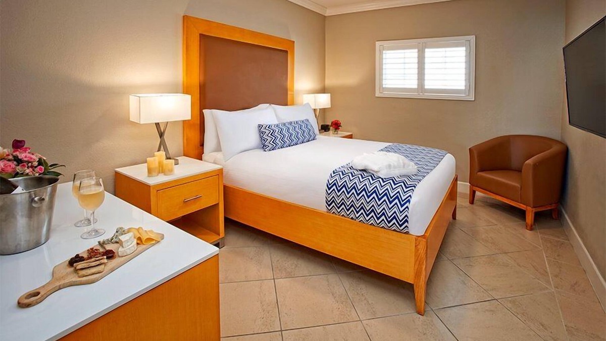 Philipsburg Hotel | 2 Spacious Suites w/ Full Kitchens, Outdoor Pools, and Free Parking, Beach!