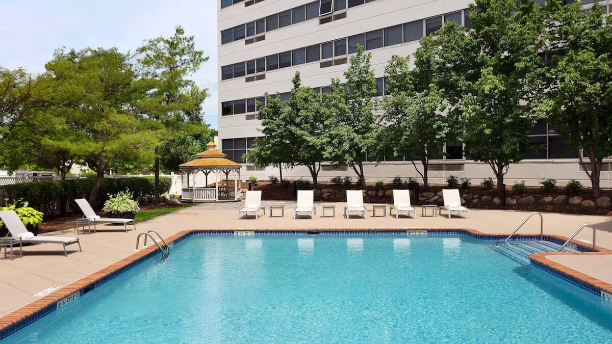 Iselin Hotel | 2 Standard Rooms w/2 Beds, Delta Hotels, Outdoor Pool, Near Metropark Station
