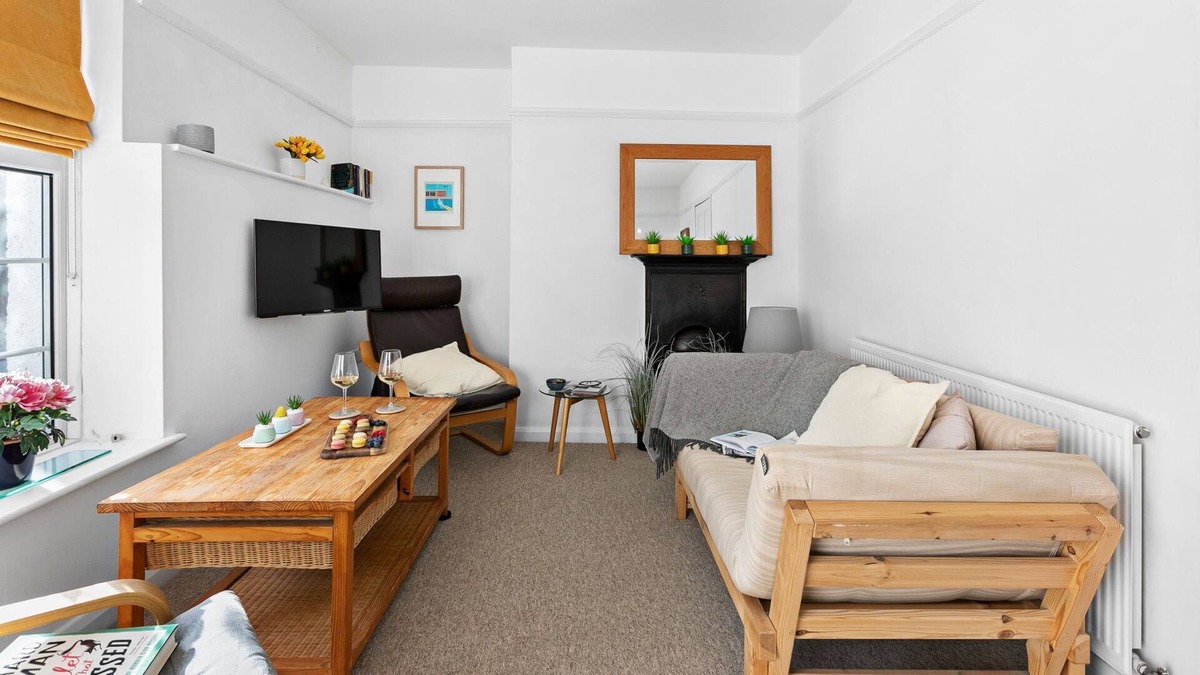 Topsham House | 2 Stanley Square. Topsham