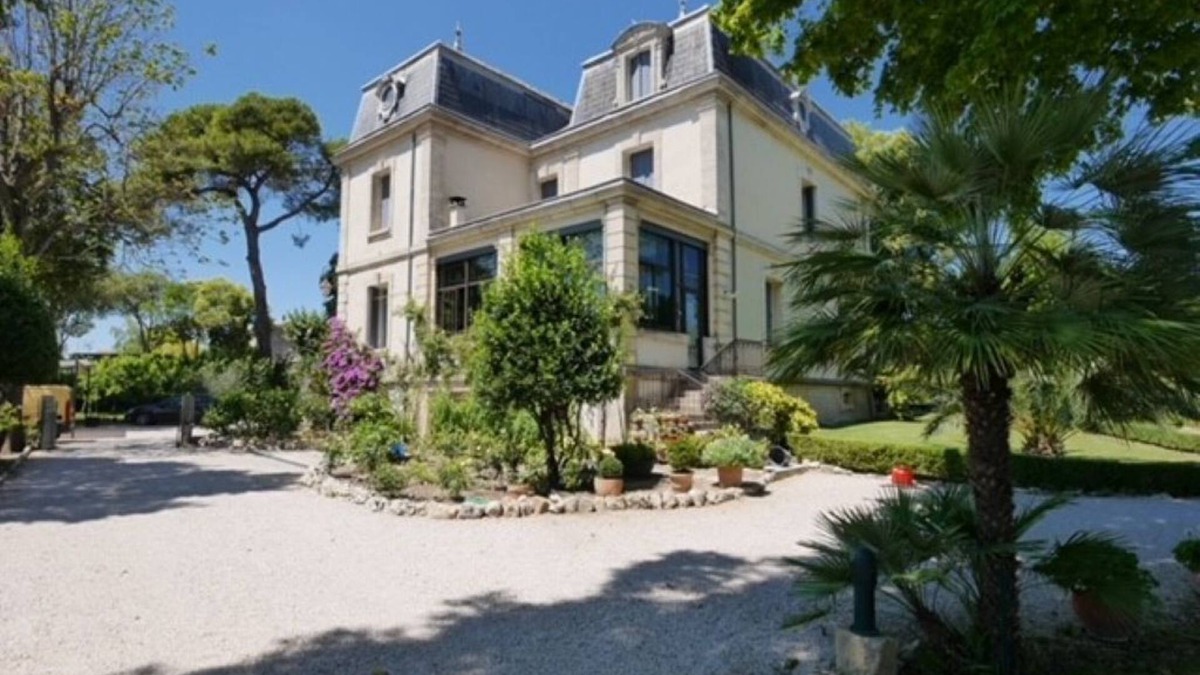 Sommieres Apartment | 2-star apartment in writer's house