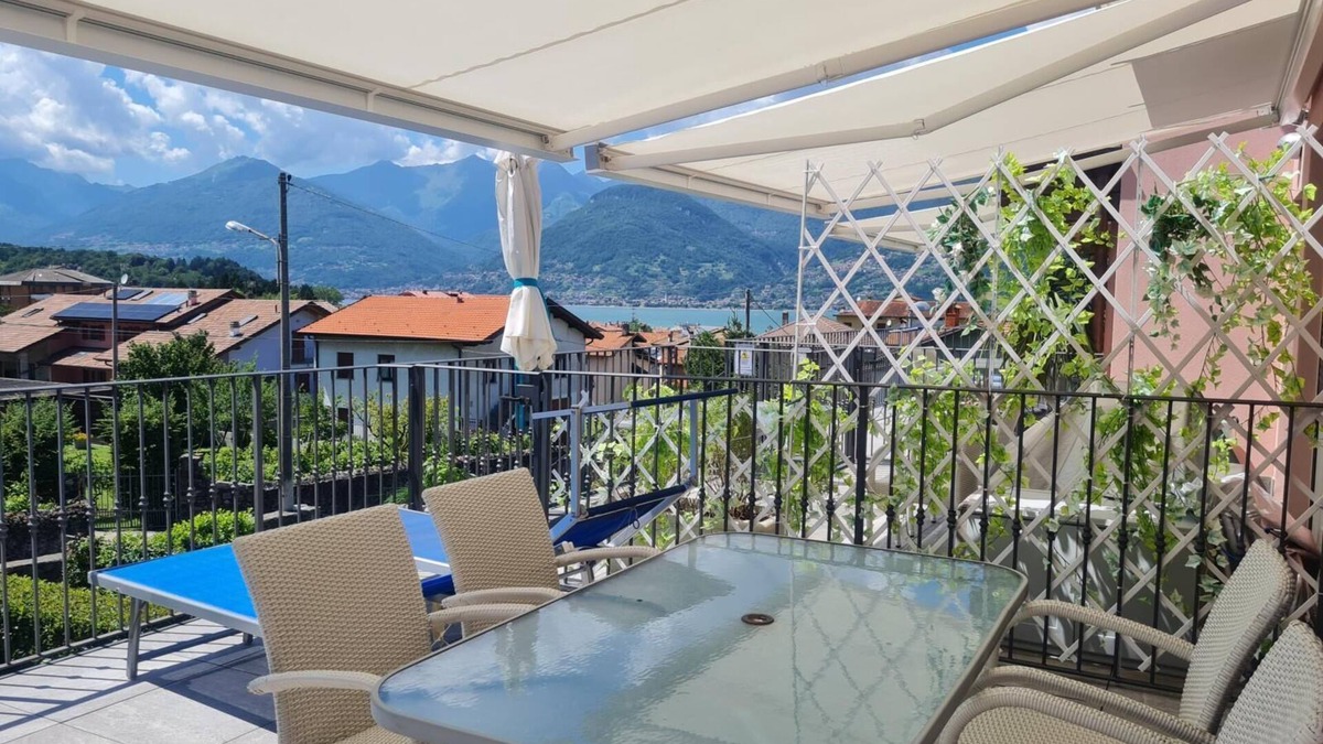 Colico Piano Apartment | 2-storey apartment with lake view, terrace, swimming pool, in the centre, quiet
