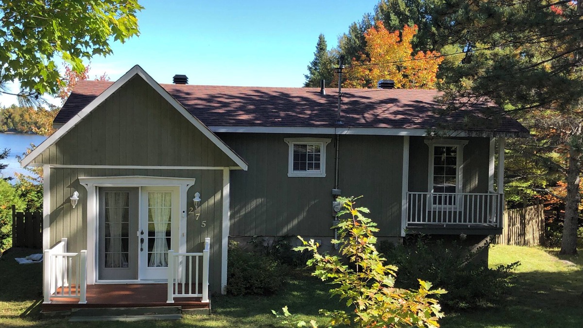 Saint-Calixte House | 2-storey house, furnished, waterfront, lake access. Dog and/or cat accepted.