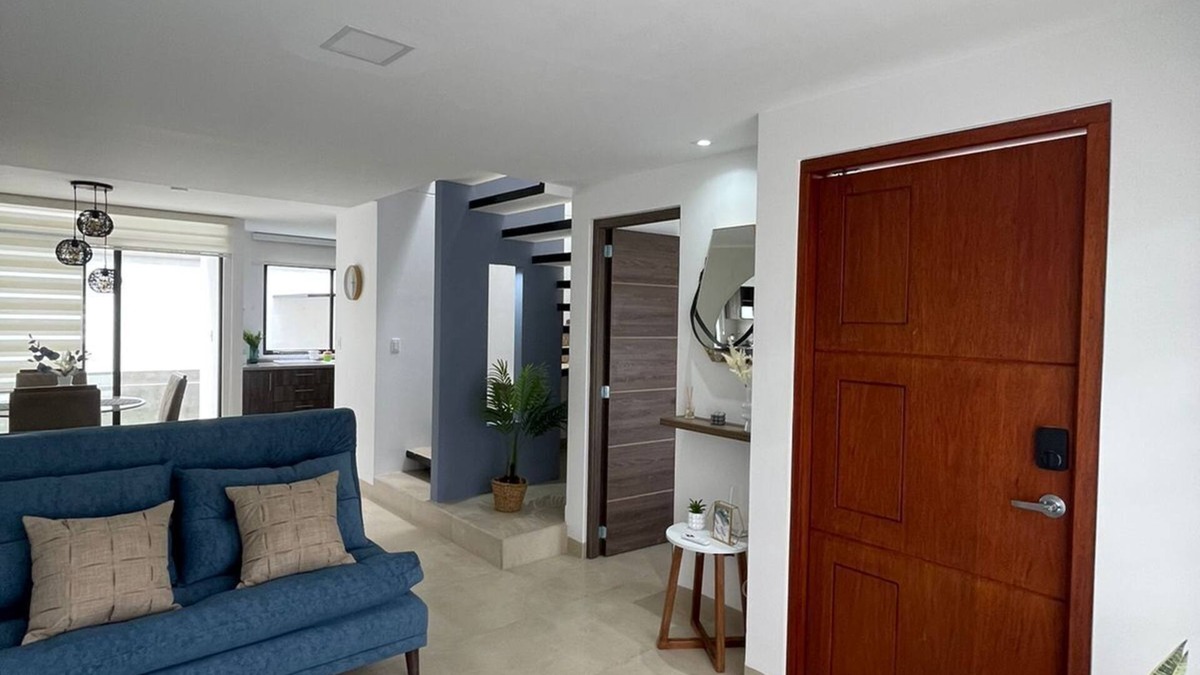 Quito House | 2 story, 4 beds, 2½ baths in beautiful Valle de Los Chillos, Quito Ecuador