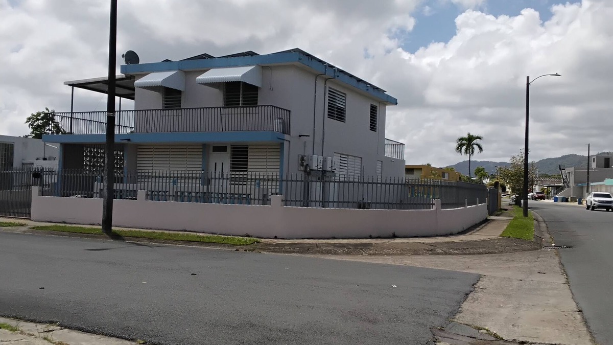 Caguas House | 2 Story 5 BR Home w/Solar Panels, A/C and WiFi