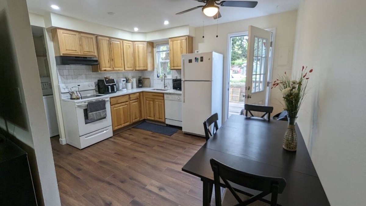 Northeast Colorado Springs Apartment | 2 story apartment in quiet neighborhood minutes to UCCS. 2bed/1.5 Bath. Garage