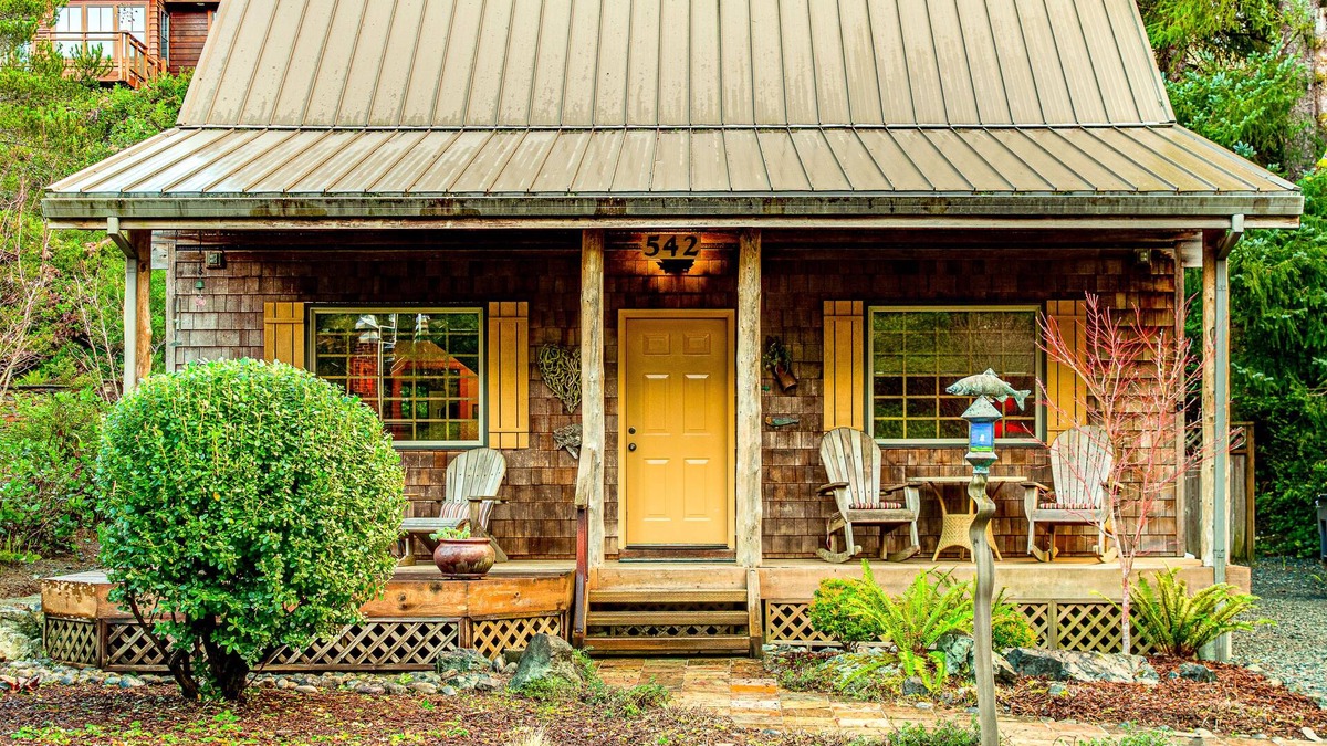 Manzanita Cabin | 2-story dog-friendly 1 block from the beach with deck, patio, gas fireplace, W/D