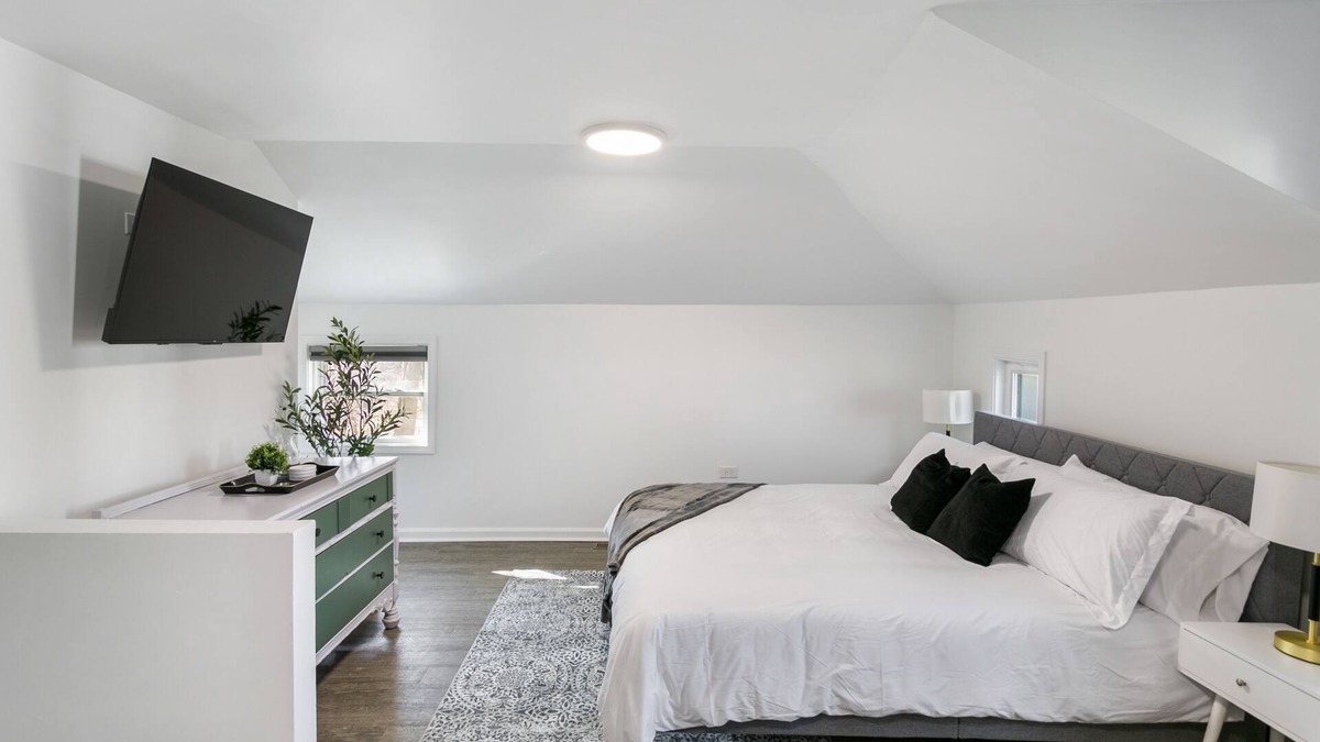 Libertyville Apartment | 2- Story Entire Private Place