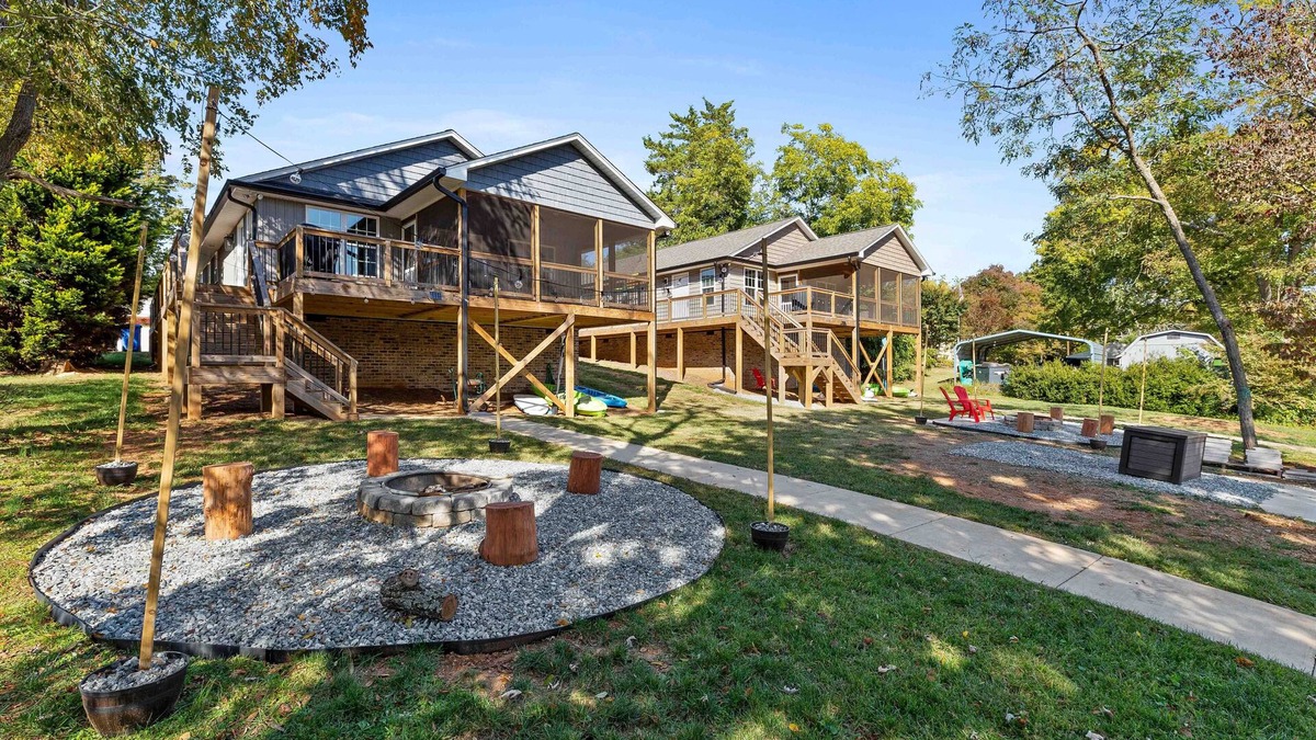 Southmont Cabin | 2 Stunning Lakefront Homes: Docks/Fire Pits/Kayaks