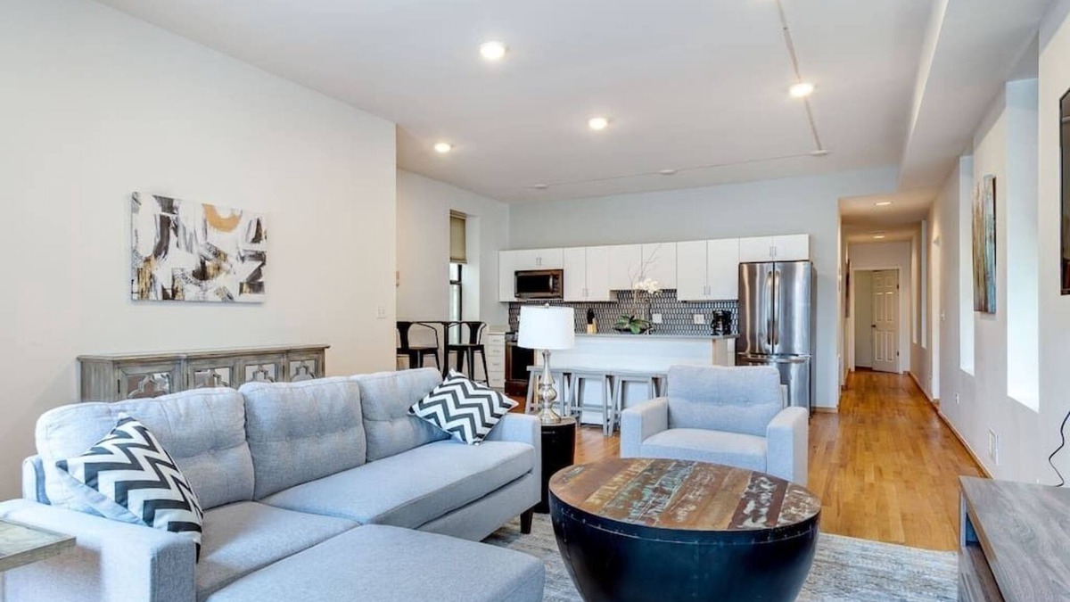 Pulaski Park Apartment | 2 Suites, 2 Floors in Downtown Chicago