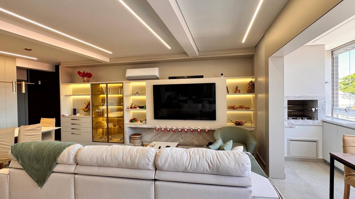 Centro RV Rental | 2 suites with 43" TV, air conditioning, electric blinds, furniture and high standard bed