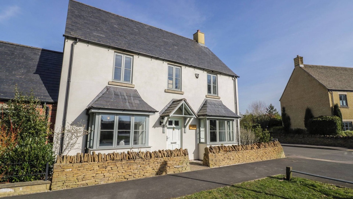 Lower Lemington Cottage | 2 SUMMERS WAY, pet friendly, with open fire in Moreton-In-Marsh