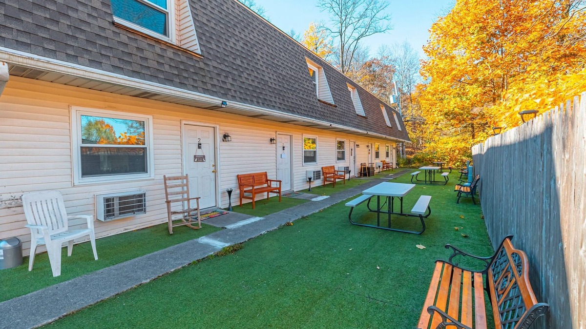 Saylorsburg House | 2 Townhomes near Hiking & Fun!*Fireplace*Patio*
