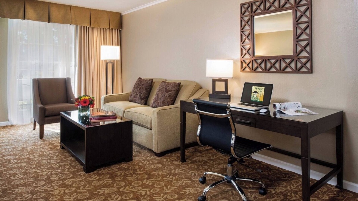 Barron Park Hotel | 2 Tranquil Unit with Heated Pool, Balcony & Free Breakfast in Palo Alto