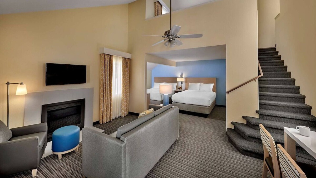 Sharonville House | 2 Units Close to Gorman Park! Pool, FREE Breakfast, FREE Parking, Full Kitchen!
