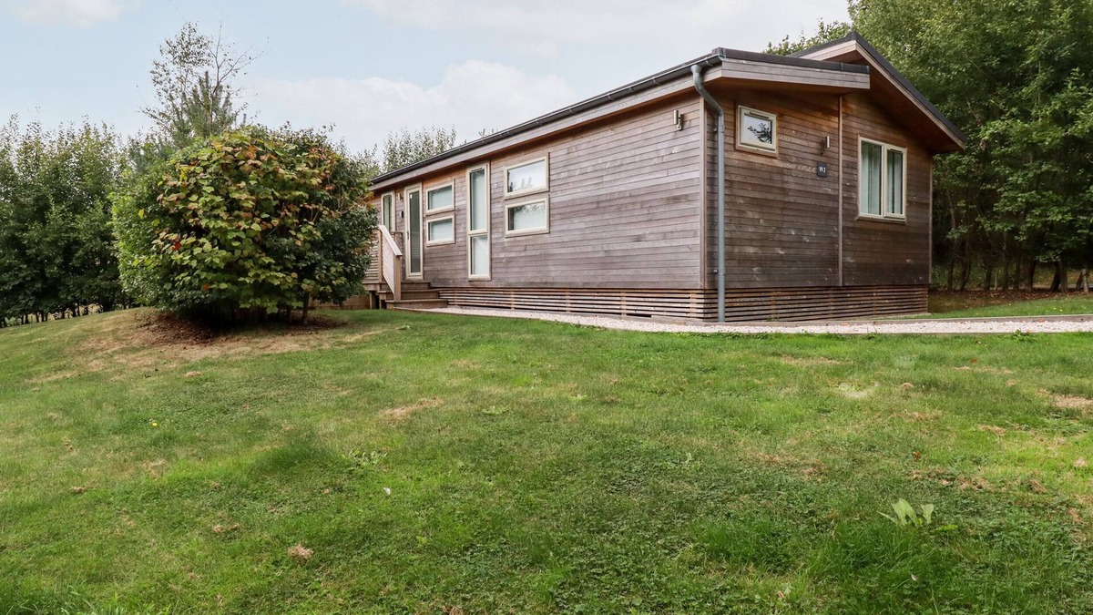 Looe Cottage | 2 VALLEY VIEW, pet friendly, luxury holiday cottage in Lanreath