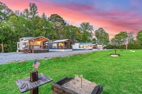 Guntersville Apartment | 2 Villa D'Azur Luxury Tiny House Mins to Lake Guntersville, Downtown, Firepit
