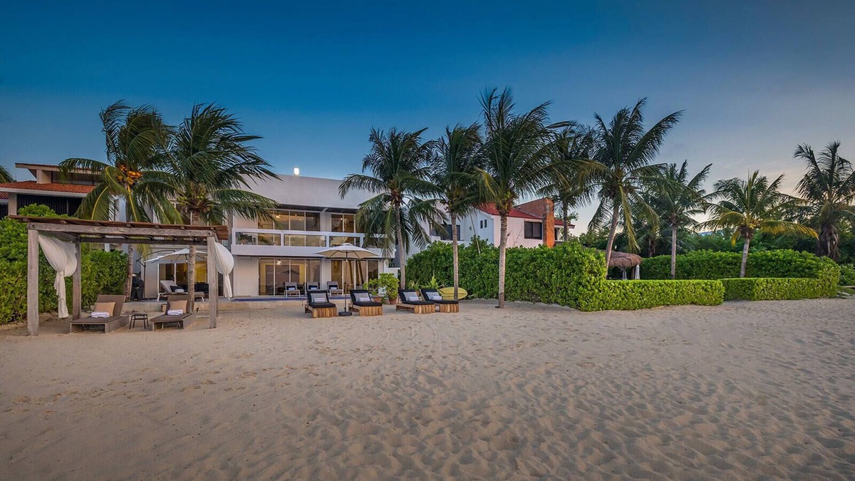 Colonia Centro Villa | 2 villas 9-Bedrooms Beachfront Haven – Luxury by the Sea