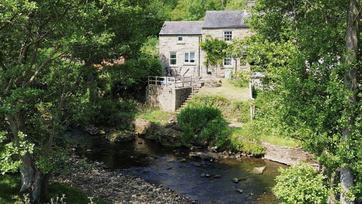 Grosmont Cottage | 2 WHINSTONE COTTAGE, pet friendly, with open fire in Grosmont