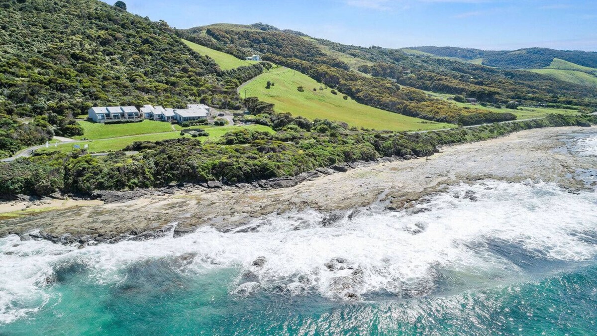 Wongarra Apartment | 2 Whitecrest Resort - Pool & Amazing Ocean Views