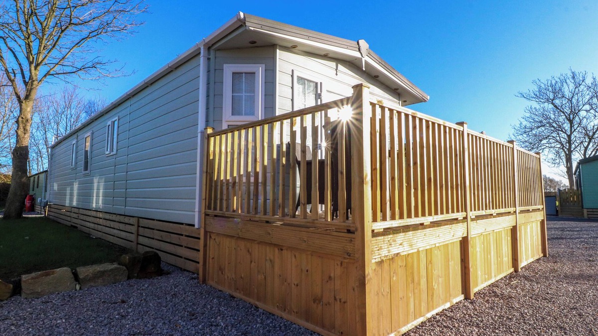 Wesham Cottage | 2 WILLOW WAY, pet friendly, with a garden in Lytham St. Annes