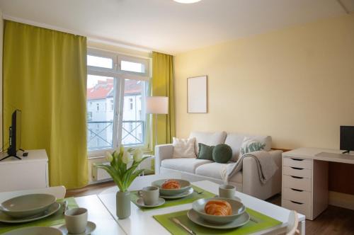 Wedding Apartment | 2-Zimmer City Apartment Berlin Mitte 50m2 - U-Bahn Leopoldplatz by Rooms Berlin
