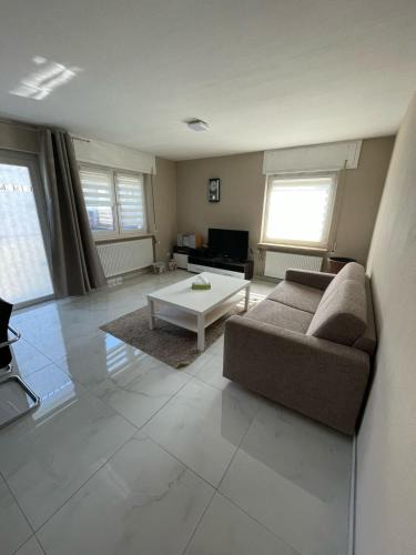 Karben Apartment | 2 Zimmer Holiday Apartment in Karben mit Privatparkplatz-self Check in-15min bis Frankfurt-25min bis Flughafen