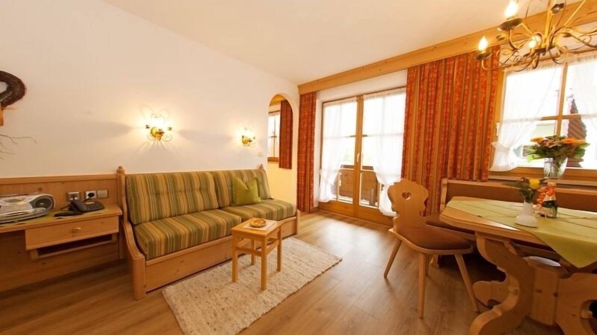 Groissenbach Apartment | (2) Zwei-Raum-Ferienwohnung 42qm, 2-4 Personen, Dusche/WC, Wohn-Schlafraum + Extra Schlafzimmer, Küche, großer Balkon