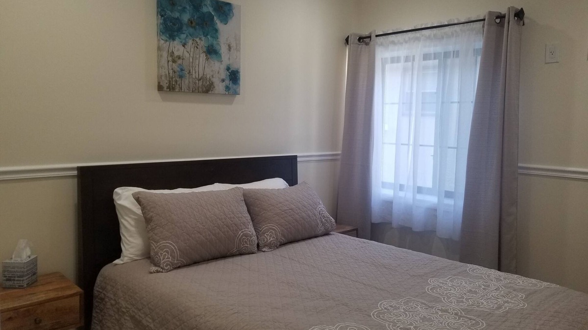 Queens Apartment | 20-2 Comfortable Quality Cribs