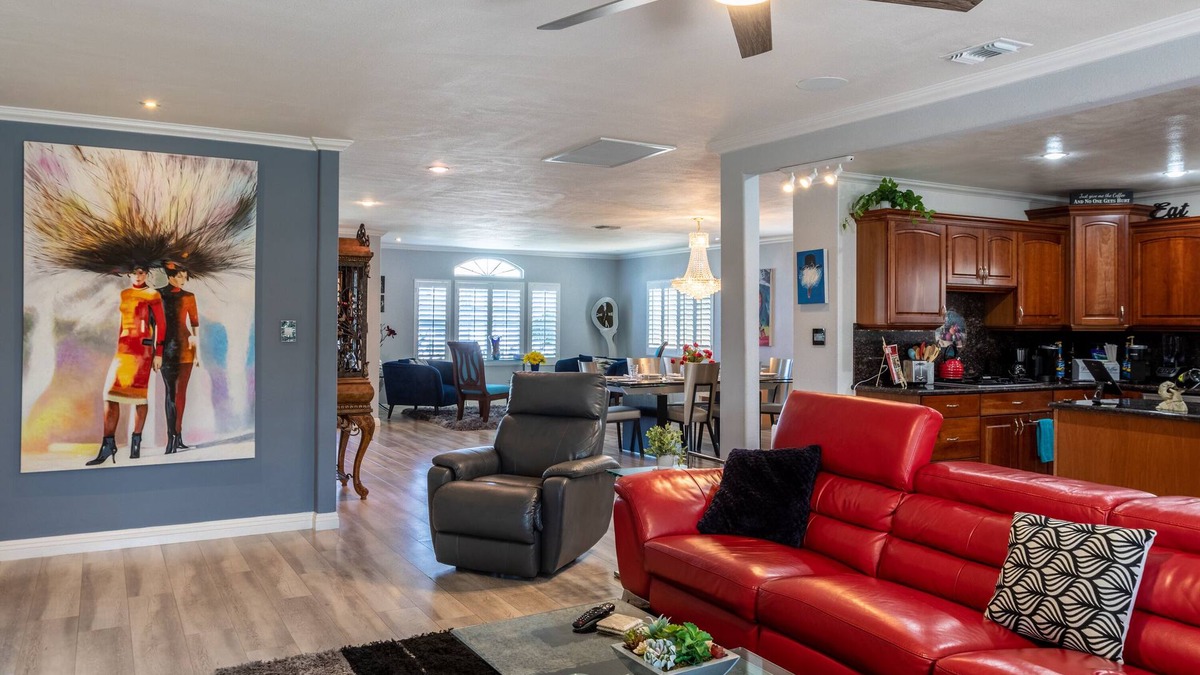 Ladera Heights House | 20% Disc.-September- Luxe Home w/Modern Vibe! King Bed, Jacuzzi, Fire Pit, BBQ+
