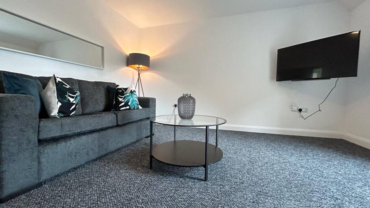 Kirkcaldy Apartment | 20 Linen Loft - 2 Bed Apt