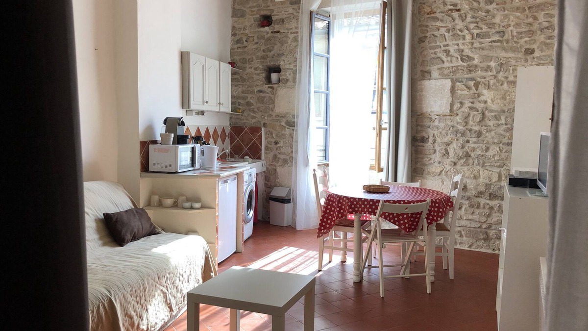 Quartier Administrations Apartment | 20 m'Arênes de Nîmes Large studio/mezzanine