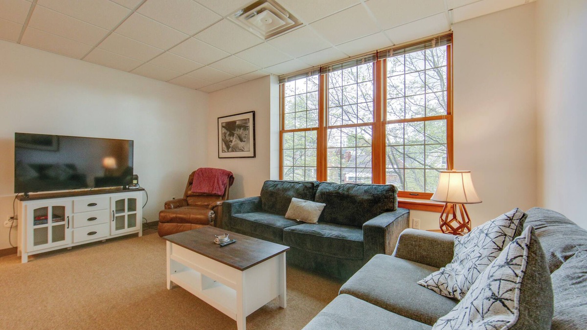 New Kensington Apartment | 20 Mi to Dtwn Pittsburgh: Pet-Friendly Apartment