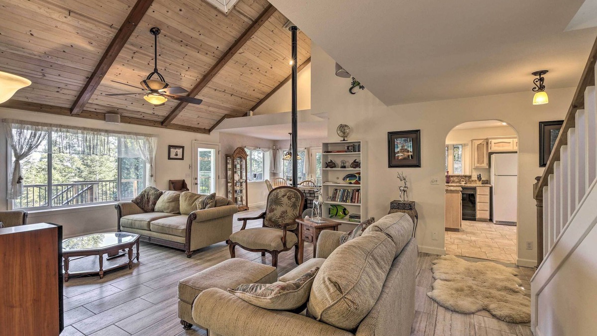 Shingletown Cottage | 20 Mi to Lassen Park: Chateau w/Mt Shasta View!