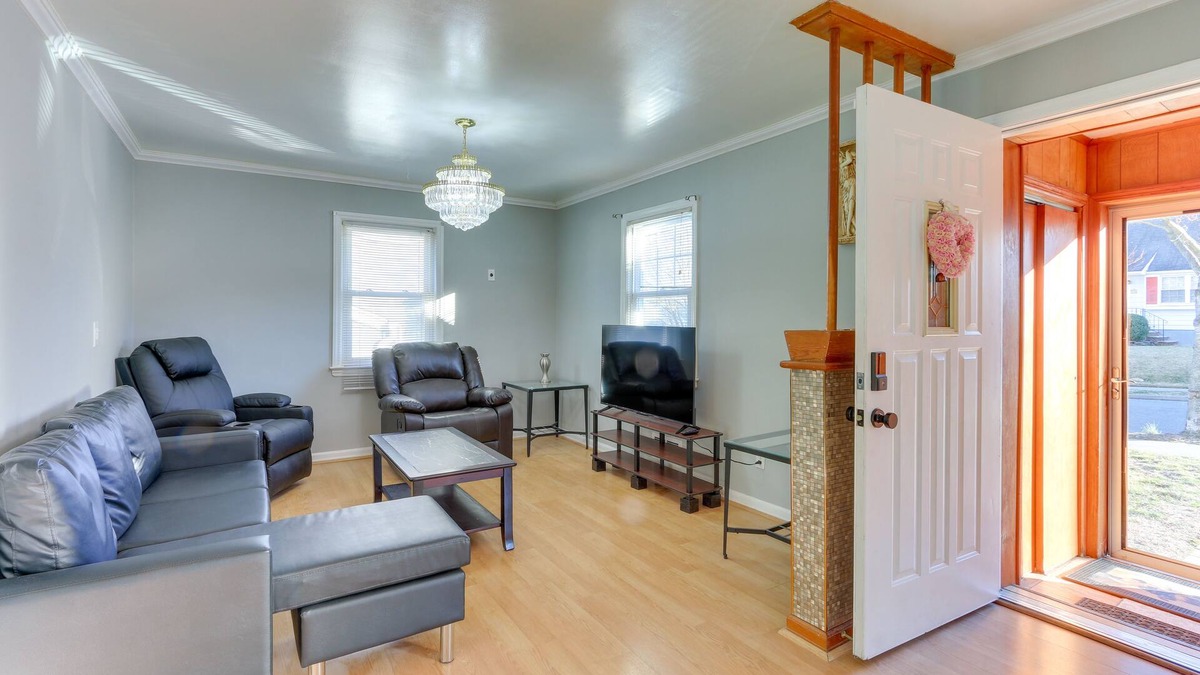 Clifton House | ~ 20 Mi to Manhattan: Quaint Clifton Home!